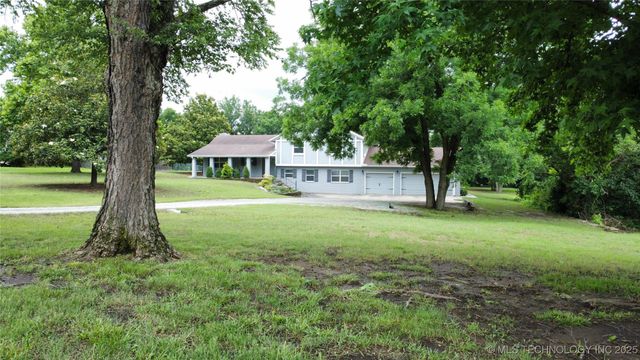 9802 E Clover Creek Drive, Claremore, OK 74017