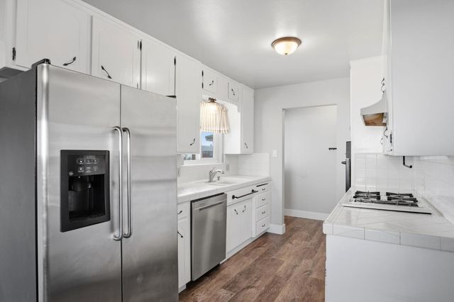 1805 Myrtlewood Dr, Ceres, CA 95307