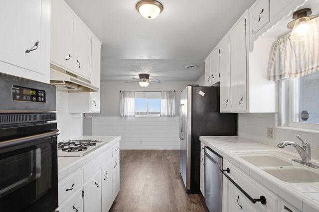 1805 Myrtlewood Dr, Ceres, CA 95307