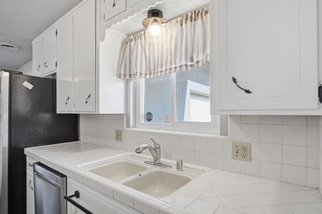 1805 Myrtlewood Dr, Ceres, CA 95307