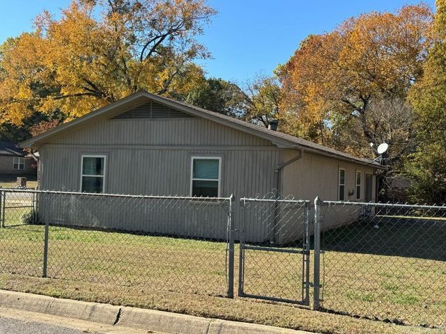 1000 W 17th Terrace, Russellville, AR 72801