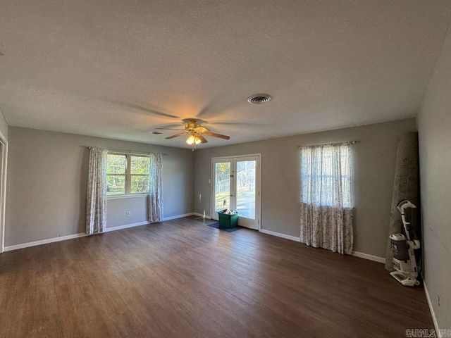 1000 W 17th Terrace, Russellville, AR 72801