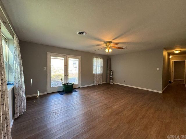 1000 W 17th Terrace, Russellville, AR 72801