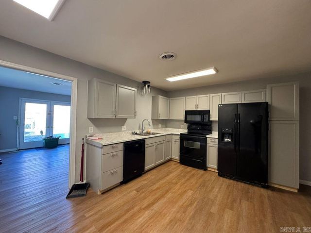 1000 W 17th Terrace, Russellville, AR 72801