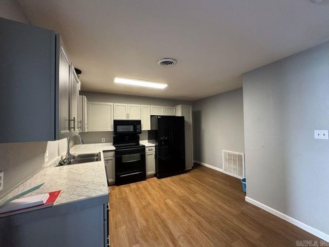 1000 W 17th Terrace, Russellville, AR 72801