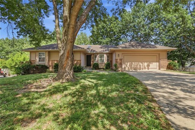 1736 SE Silkwood Court, Lee's Summit, MO 64063