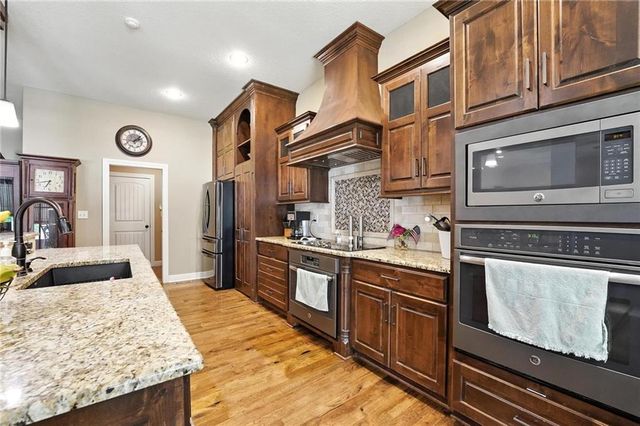 9208 SW WHISPY Way, Lee's Summit, MO 64064