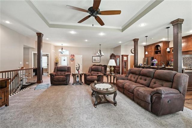 9208 SW WHISPY Way, Lee's Summit, MO 64064