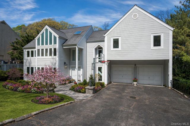 8 Verity Lane, Roslyn, NY 11576