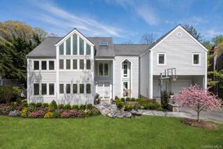 8 Verity Lane, Roslyn, NY 11576