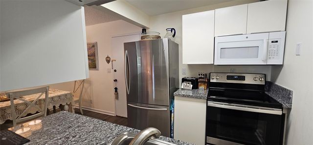 3212 NE 12th Street 202, Pompano Beach, FL 33062