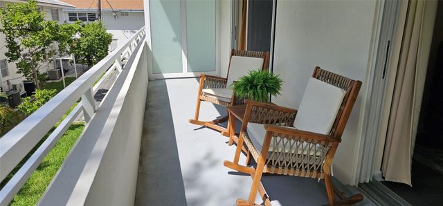 3212 NE 12th Street 202, Pompano Beach, FL 33062