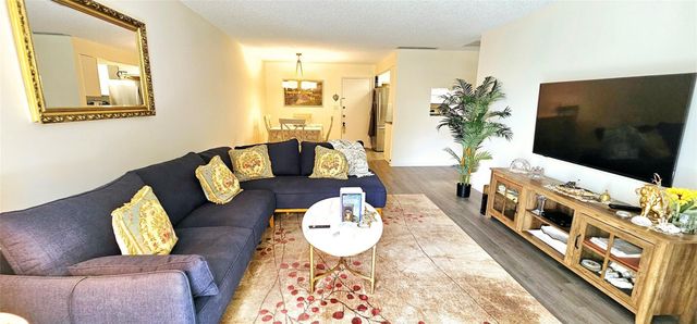 3212 NE 12th Street 202, Pompano Beach, FL 33062
