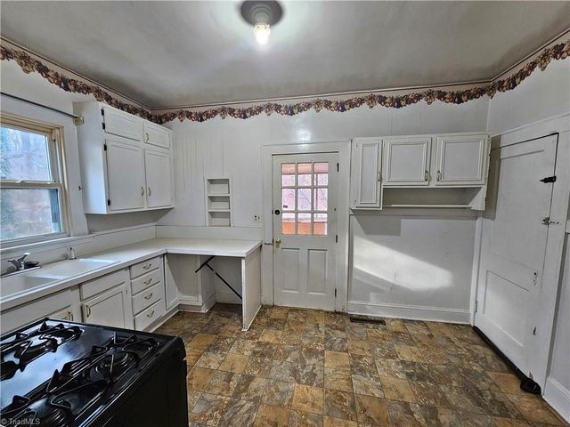 4902 Cherry Street, Winston-salem, NC 27105