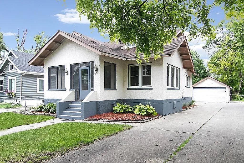 1112 University Drive S, Fargo, ND 58103