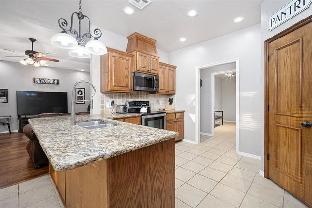 8621 Blue Heron Cove, Edmond, OK 73034