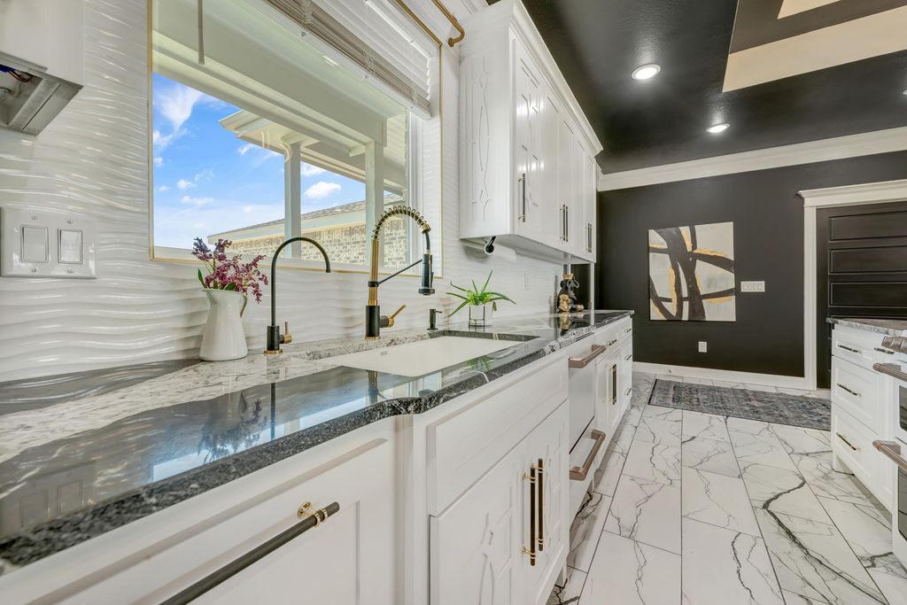 Image 12 of property listing at 1605 Club House Lane, San Angelo, TX 76904