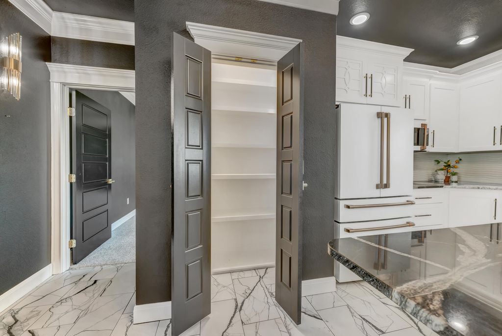 Image 14 of property listing at 1605 Club House Lane, San Angelo, TX 76904