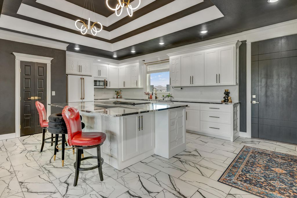 Image 5 of property listing at 1605 Club House Lane, San Angelo, TX 76904