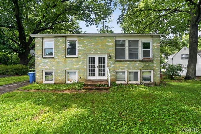 715 Valencia Avenue, St Louis, MO 63138