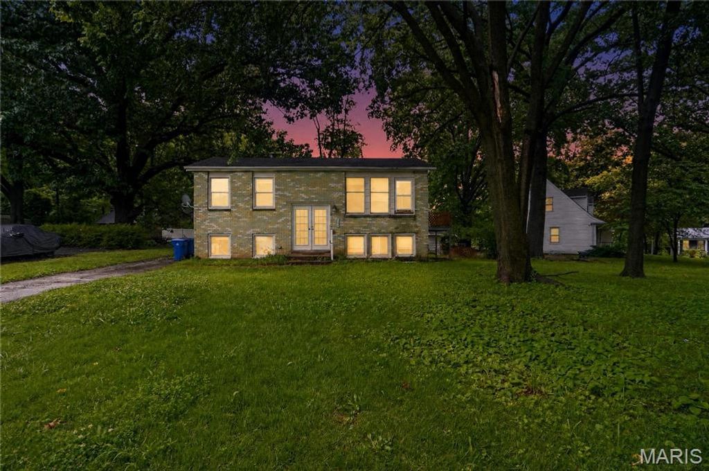 715 Valencia Avenue, St Louis, MO 63138