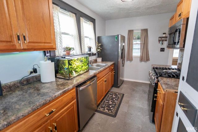 1222 N Center Street, Plymouth, IN 46563