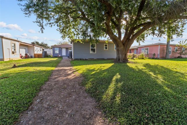 1717 W 4th Street, Freeport, TX 77541