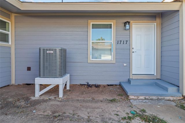 1717 W 4th Street, Freeport, TX 77541