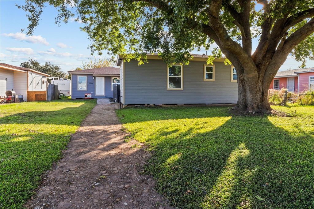 1717 W 4th Street, Freeport, TX 77541