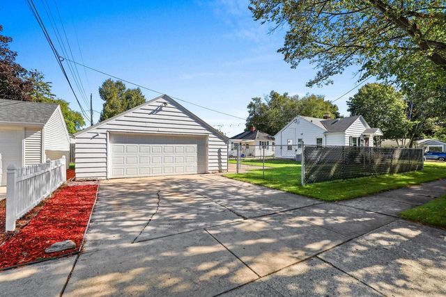 1106 MINAHAN STREET, Green Bay, WI 54303