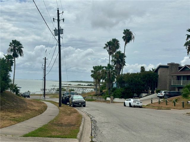 830 Cliff Dr 13, Portland, TX 78374