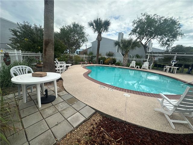 830 Cliff Dr 13, Portland, TX 78374