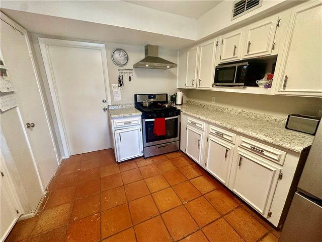 830 Cliff Dr 13, Portland, TX 78374