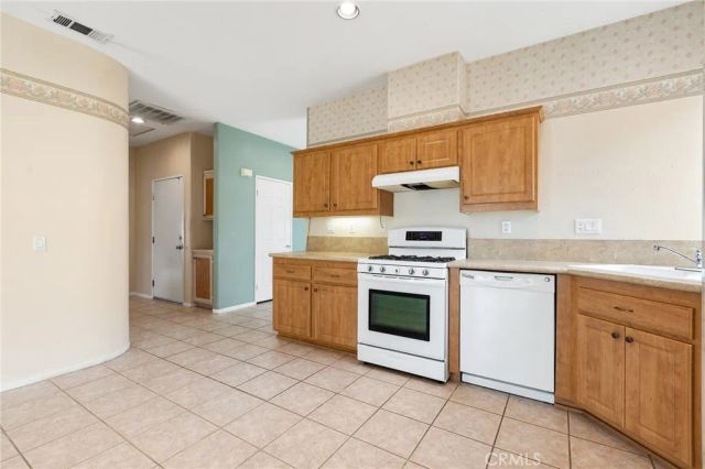 27927 Blaze Lane, Sun City, CA 92585