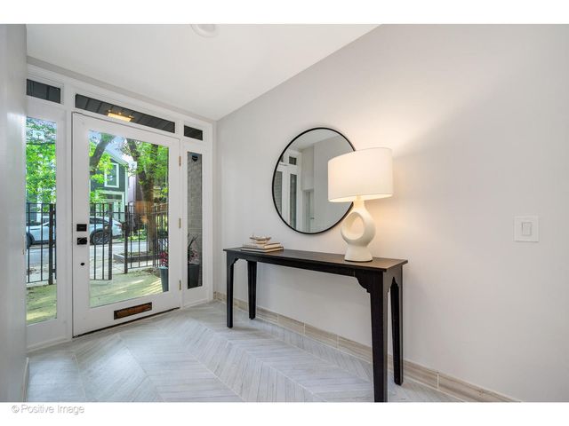 1850 N Maud Avenue, Chicago, IL 60614
