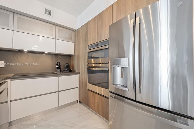 325 S Biscayne Blvd 2515, Miami, FL 33131