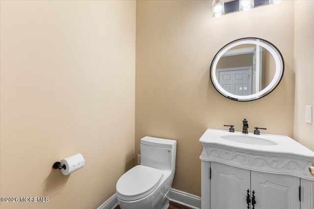 7 Highpoint Road, Holmdel, NJ 07733