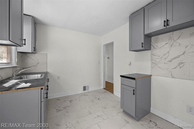 6224 Minock Street, Detroit, MI 48228