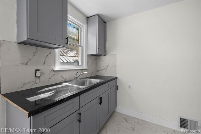 6224 Minock Street, Detroit, MI 48228