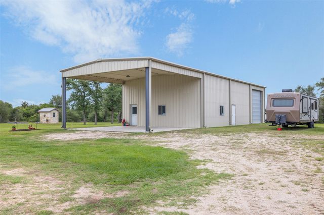 1134 Big Buck Road, Weimar, TX 78962