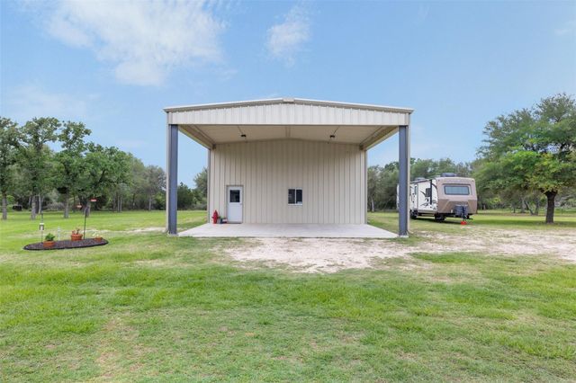 1134 Big Buck Road, Weimar, TX 78962