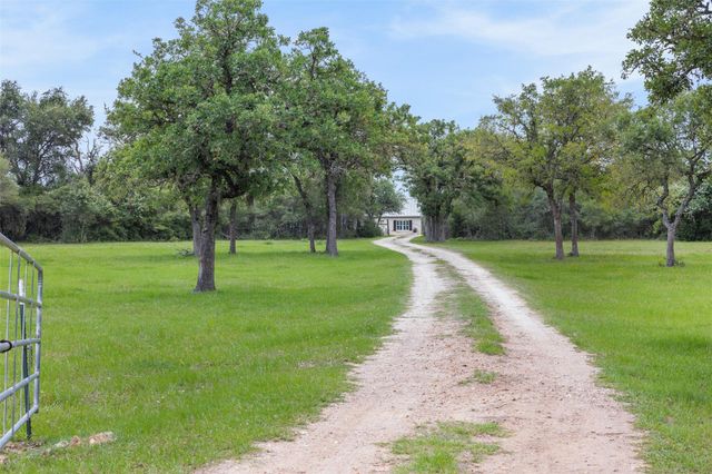 1134 Big Buck Road, Weimar, TX 78962