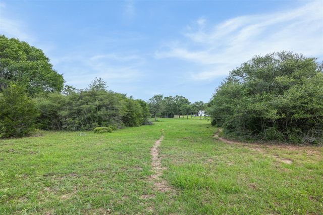 1134 Big Buck Road, Weimar, TX 78962