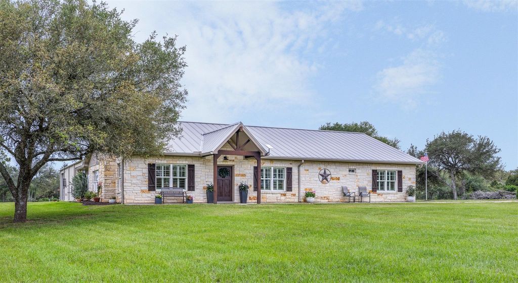 1134 Big Buck Road, Weimar, TX 78962