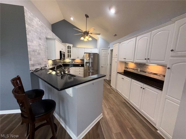 1203 River Glen Drive NE, Warren, OH 44484