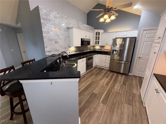 1203 River Glen Drive NE, Warren, OH 44484