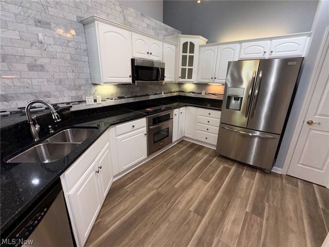 1203 River Glen Drive NE, Warren, OH 44484