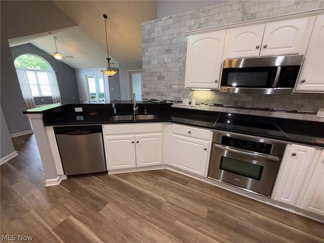 1203 River Glen Drive NE, Warren, OH 44484
