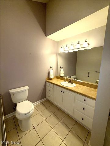1203 River Glen Drive NE, Warren, OH 44484