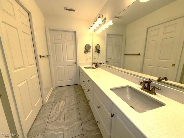 1203 River Glen Drive NE, Warren, OH 44484